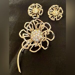 1960s 3pc Gold Floral Aurora Crystal Brooch Earring Set Sparkle